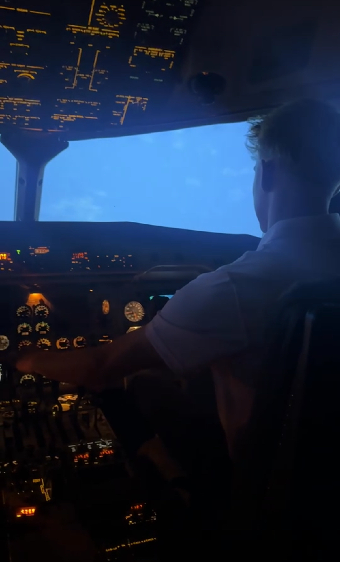 Landen flying full motion Saab 340 Simulator